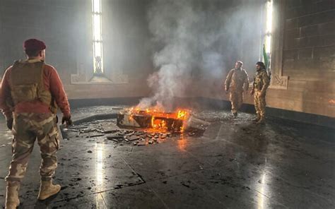 After Fall Of Dynasty Tomb Of Assads Father Set On Fire In Syria