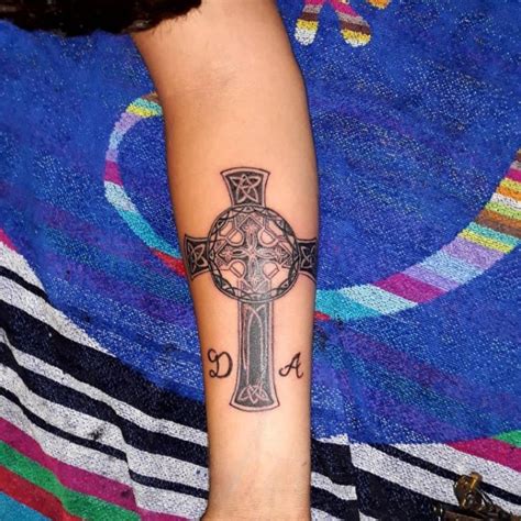 Tatuagem De Cruz 70 Inspirações Para Sua Próxima Tattoo