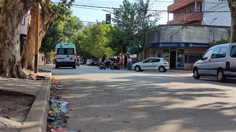 Accidente en una esquina céntrica Chacabuco en Red