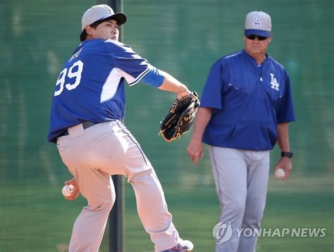 류현진 이례적 불펜 투구가볍게 33개 던져 연합뉴스