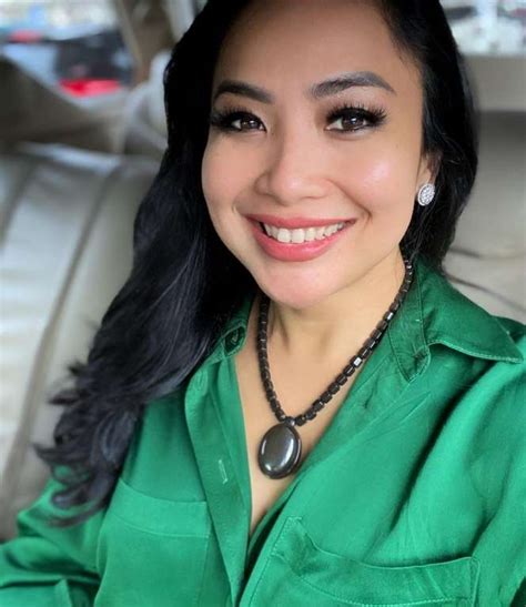 7 Foto Selfie Feni Rose Yang Masih Terlihat Glowing Dan Cantik Meski