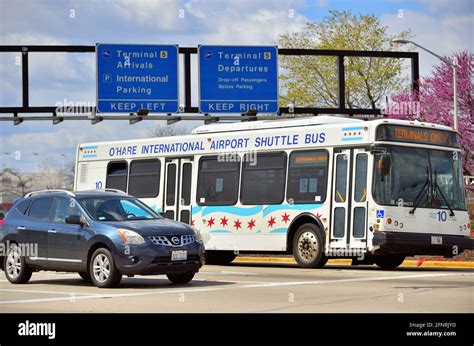 Chicago Illinois Usa A Shuttle Bus In Use At Ohare International