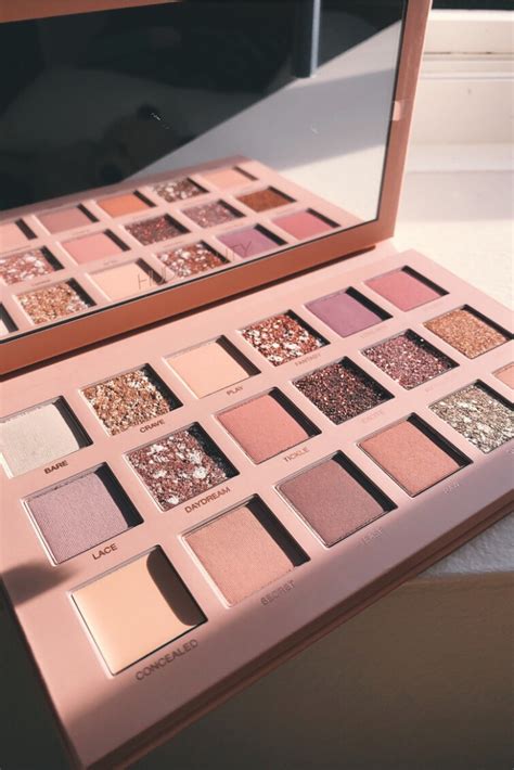 HUDA BEAUTY The New Nude Palette Paleta De Sombras De Ojos Hudabeauty