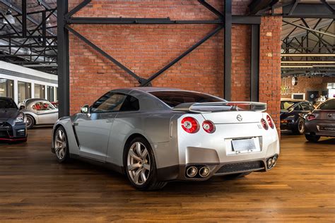 Nissan R35 GTR SIlver 6 Richmonds