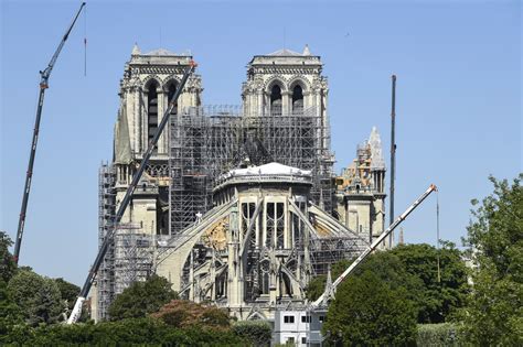 Odbudowa katedry Notre Dame Zdjęcia Wiadomości