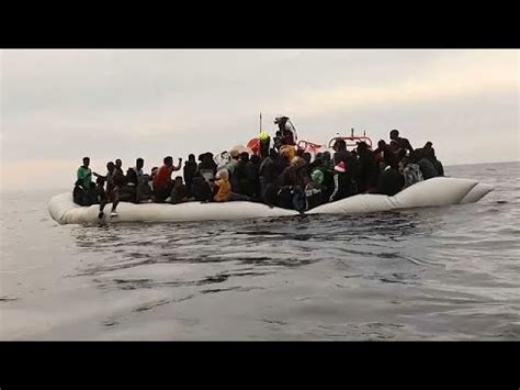 Flucht übers Mittelmeer 92 Menschen vor Libyens Küste gerettet YouTube