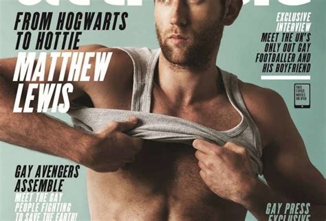 Matthew Lewis Posa Semidesnudo Para Revista Gay Fotos Rumberos