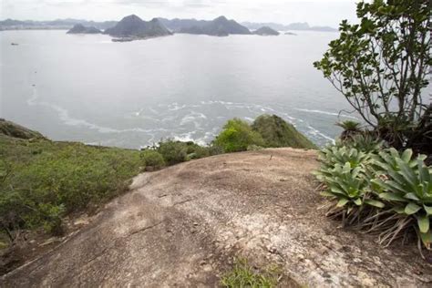 Hiking Pão de Açúcar (Sugarloaf Mountain) | Halfway Anywhere