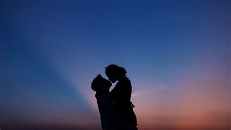 Couple Wallpaper 4k First Kiss Silhouette