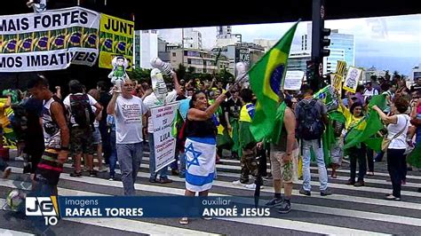 Manifestantes contra Lula comemoram a condenação na Avenida Paulista