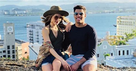 Pakai Bikini Seksi Mesranya Pelukan Cinta Laura Dan Kekasih Okezone Celebrity