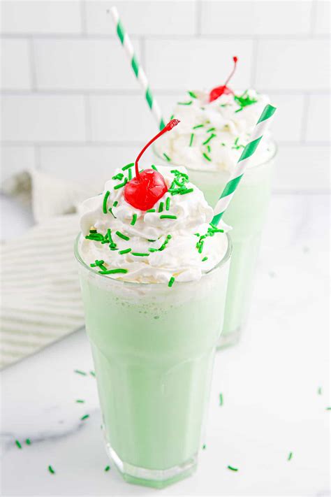 McDonald's Shamrock Shake (Copycat Recipe) - Delicious Little Bites