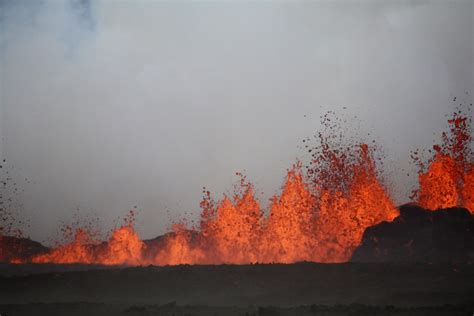 Iceland's Bardarbunga Volcano: 'Effusive Eruption' Continues With Breathtaking Lava Fountain Display