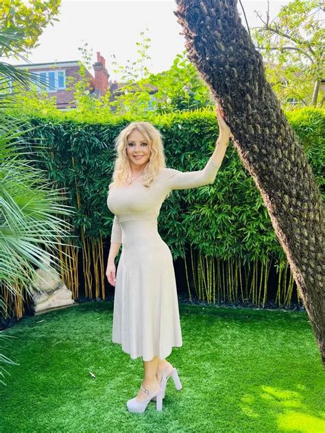 Carol Vorderman 62 Shows Off Ageless Figure In Clingy Dress As Fans Say She Looks 20 Daily