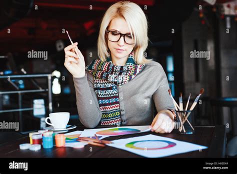 Dessin De Fille Blonde A Lunettes Banque De Photographies Et Dimages Haute R Solution Page