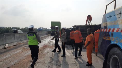 Kecelakaan Bus Dengan Truk Di Jalan Tol Tebing Tinggi 1 Tewas