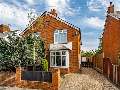 2 Bed Semi Detached House For Sale In Bridge Road Farnborough