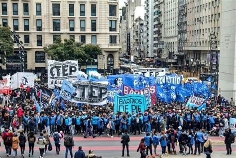 Gremios De La CGT La CTA Y Organizaciones Sociales Marchan En Contra