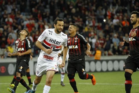 S O Paulo Quebra Tabu Contra O Atl Tico Pr E Chega Vice Lideran A