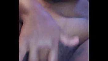 Masturbación femenina solitaria de PAWG en la cama después de la iglesia XVIDEOS