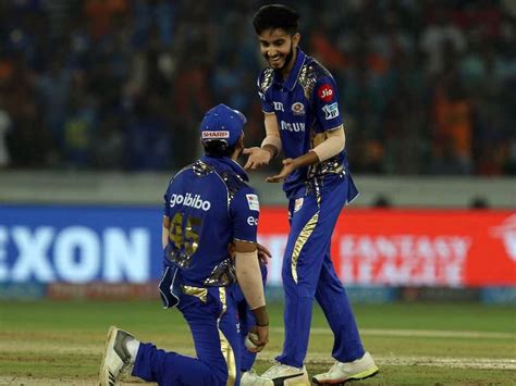 Ipl 2018 Top 5 Bowlers Week 1 Mayank Markande The Surprise Leader