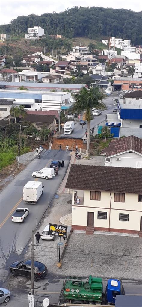 Mais Uma Ponte Caiu Na Cidade De Brusque Veja O V Deo Rede Vale Norte