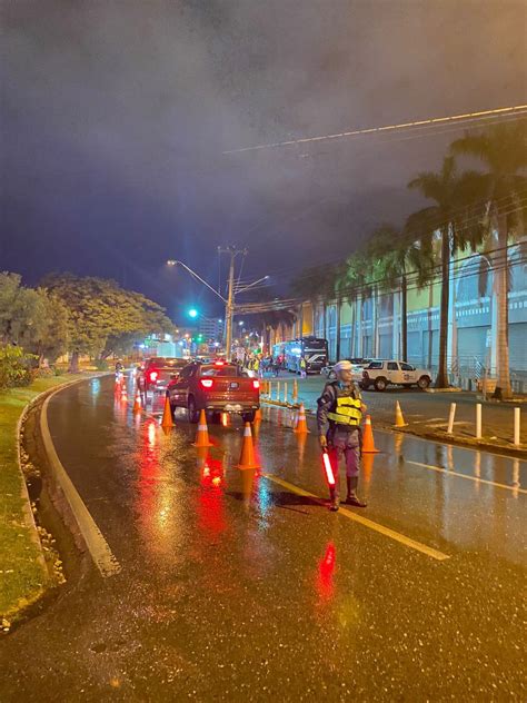 Operação Lei Seca 16 motoristas são presos por dirigirem embriagados