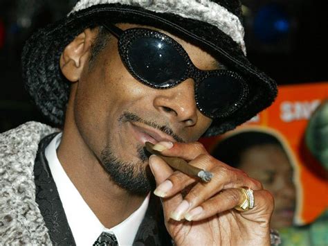 Snoop Dogg Does Not Smoke 75 To 150 Blunts A Day Edmonton Journal