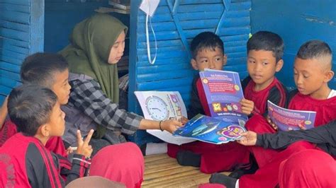 Mahasiswa Bahasa Indonesia UNM Bangun Pojok Literasi Tumbuhkan Minat