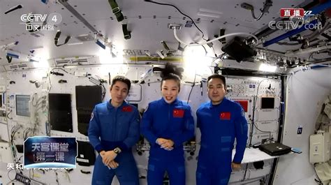 Trois astronautes chinois reviennent sur Terre après une mission record