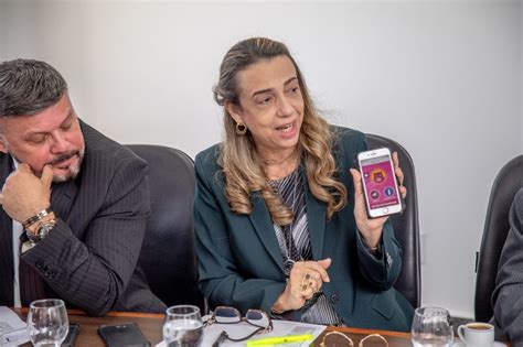 Aplicativo Salve Maria Apresentado Para Deputados Por Delegada