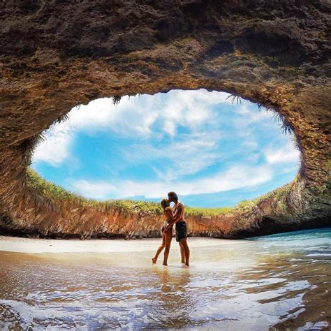 Isla Marietas y Playa Escondida Playa oculta bajo un cráter para