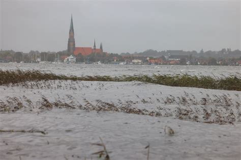 Unwetter An Der Ostseek Ste Schwere Sturmflut Sorgt F R Gro E Sch Den