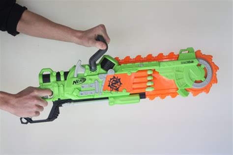 Nerf Review Zombiestrike Brainsaw Blaster Hub