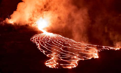 Volcano At Night · Free Stock Photo