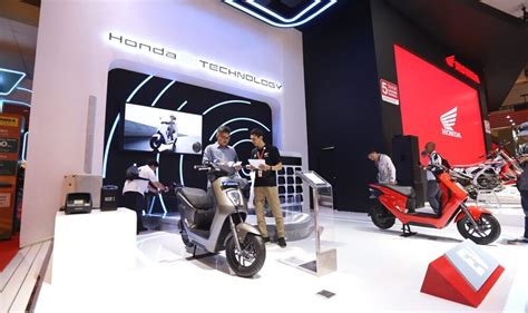 Tampil Perdana New Honda Stylo Siap Pikat Pengunjung Iims