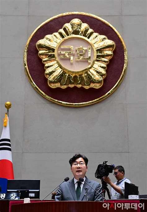 포토 정책의총 발언하는 박찬대 원내대표 아시아투데이