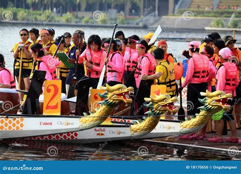 Dragon Boat Racing editorial photo. Image of oarsmen - 18170656