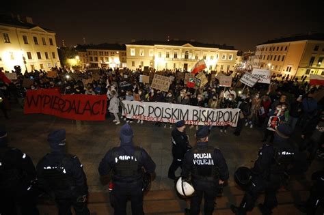 Protest W Obronie Praw Kobiet W Kielcach Biskup Jan Piotrowski Ostro W