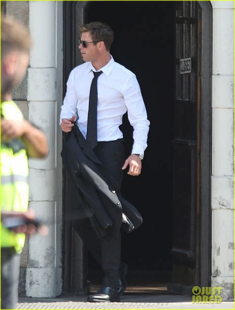 Chris Hemsworth Begins Filming 'Men in Black 4' - First Look Set Photos ...