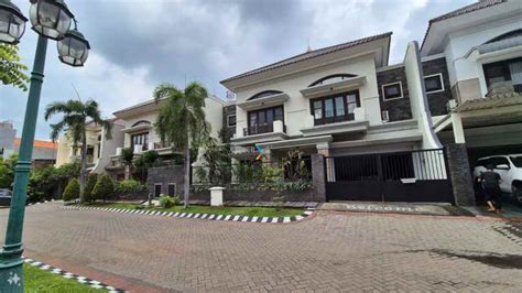 Dijual Rumah Modern Tropis Central Park Klampis Regency