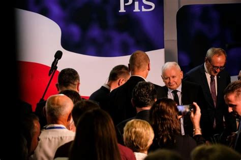 Prezes PiS Jarosław Kaczyński wznawia objazd po kraju W weekend spotka