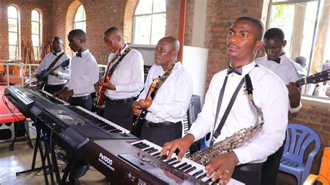 INTUMWA PAULO Chorale ya mbere Fanfare Église de Pentecôte de