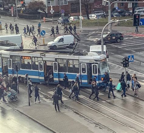 Zderzenie Tramwaju Z Samochodem Dostawczym MiejscaWeWroclawiu Pl