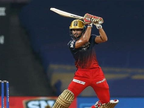 09 चक 06 छकक RCB क पलयर न वजय हजर टरफ म मचय कहरम