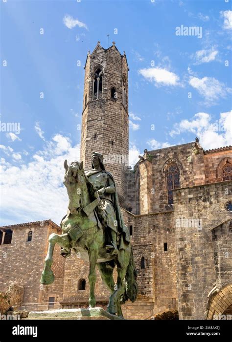 Ramón Berenguer Iii La Gran Estatua En Barcelona España Situado En La