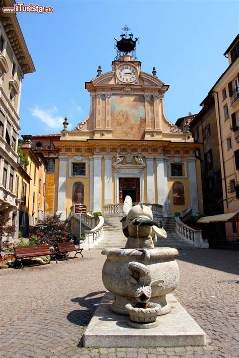 Panorama Della Chiesa Di San Pietro E Paolo A Foto Mondově