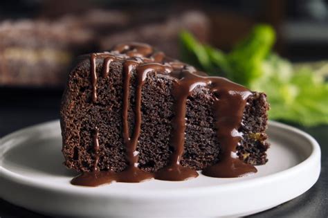 Bolo De Chocolate Molhadinho E Fofinho De Liquidificador Receita Da Boa