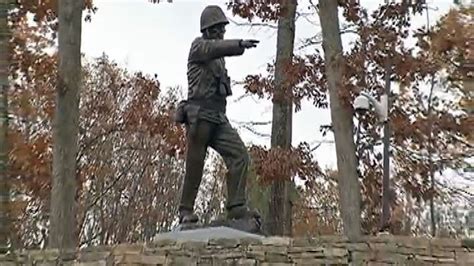 Statue Honors Marine Corps Icon – NBC4 Washington