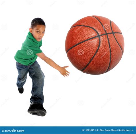 Junger Junge Der Basketball Spielt Stockbild Bild Von Konkurrenz